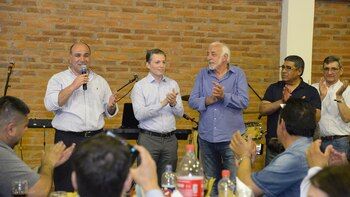 Juan Manzur junto al intendente