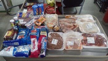 En su auto encontraron mercadería