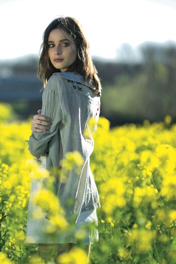 Camisa ($ 1.790, Ossira) y