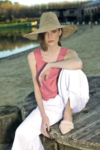 Top ($ 2.300, Clara Ibarguren),