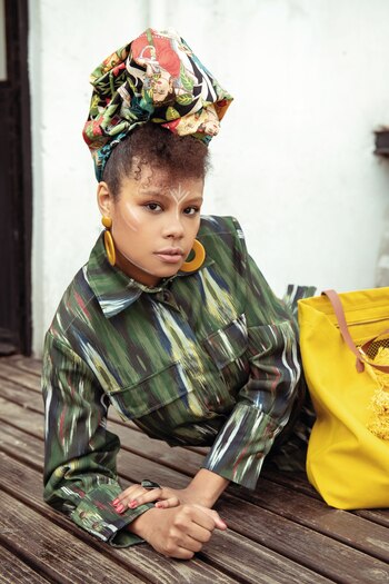 Chaqueta y pollera con lazo