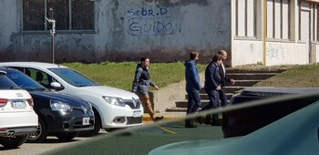 El intendente Melella saliendo de