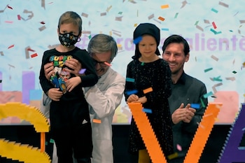 Lionel Messi aplaude durante el