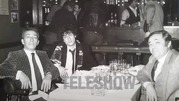 Con su cabellera llena de