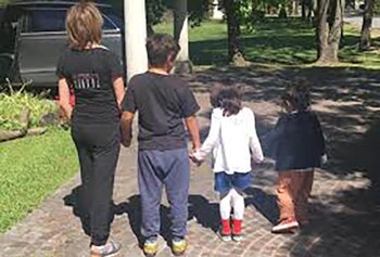 Marcela Morelo con sus tres