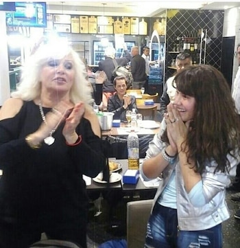 Luisa Albinoni con su hija,