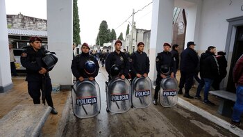 El operativo en el cementerio