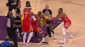 Golpes de puño, empujones e