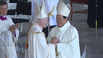 Norberto Rivera (derecha), arzobispo emérito