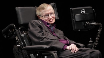 Hawking publicó su tesis en