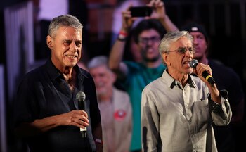 Los cantantes Chico Buarque y