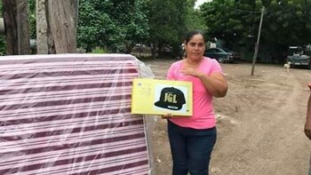 Afectados por las lluvias en Sinaloa recibieron los regalos de JGL. (Fotos: Gentileza ABC de Sinaloa)