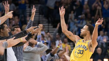 Stephen Curry anotó 11 de