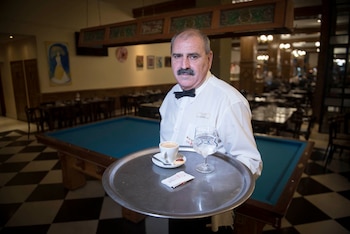 Ernesto, mozo de 36 Billares