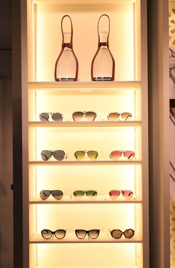 Anteojos de sol alrededor de