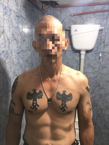 Neri, “El Paisa”, plano americano.