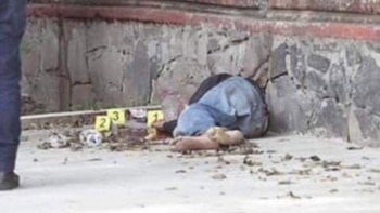 A pedradas en la cabeza