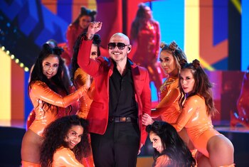 Pitbull durante su exhibición (Chris Pizzello/Invision/AP))