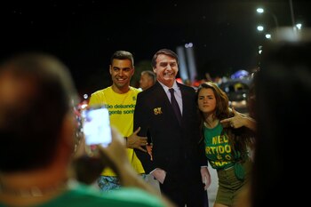 Simpatizantes de Bolsonaro celebran su