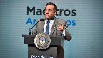 Alejandro Finocchiaro habla durante una