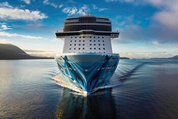 Tiene capacidad para 4000 pasajeros