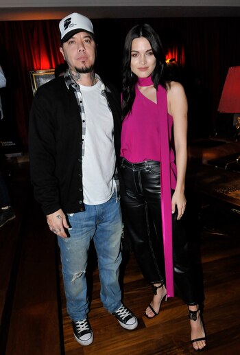 Sebastián Ortega y su novia,