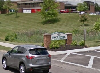 La entrada del Sycamore High School, entidad en la que ya no trabaja Jennifer Walsh como maestra