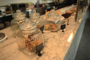 NININA. Holmberg 2464, Cap. Lunes