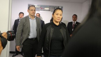 Keiko Fujimori junto a su