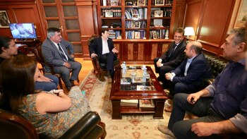 El líder del Frente Renovador junto al gobernador santiagueño y el intendente de La Banda