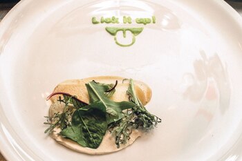 Lamer el plato es literal: