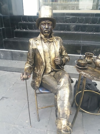 Julio García prefierie usar otro método para desmaquillarse que dejar de trabajar