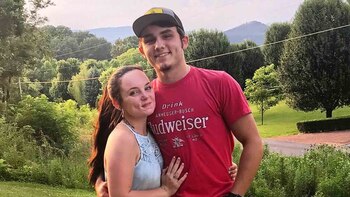 Hoy se muestra feliz en