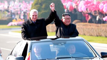 Díaz Canel y Kim pasean