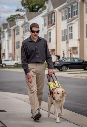 Jason Corning utiliza a su