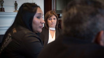 Bullrich frente a la agente