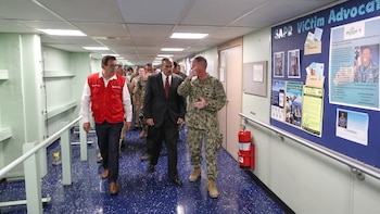 El buque hospital se encuentra