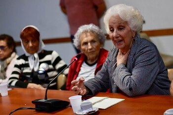 La titular de Abuelas de