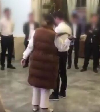 Los empleados son azotados con