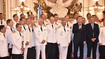 El Presidente entregó sables y