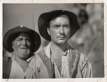 “Prisioneros de la tierra”