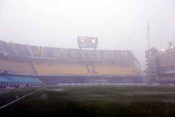 La Bombonera, bajo la lluvia