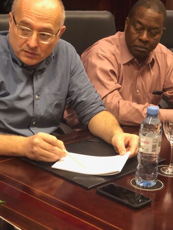 Los economistas del FMI, Roberto