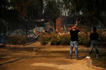 Un hombre lamenta la situación. (REUTERS/Eric Thayer)