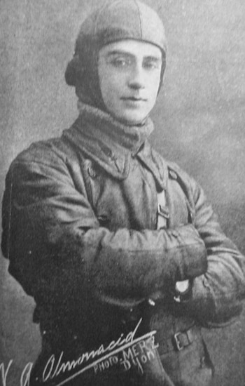 El Capitán Vicente Almandos Almonacid, aviador voluntario al servicio de Francia, pionero en el bombardeo nocturno y recordado por su hidalguía y comportamiento en los combates aéreos con el enemigo (Archivo Claudio Meunier)
