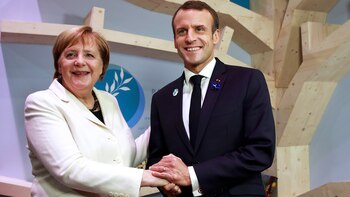 Merkel, junto al presidente francés Emmanuel Macron (AFP)