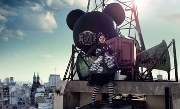 Oriana Sabatini entre las sirenas