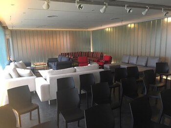 La sala audiovisual donde De