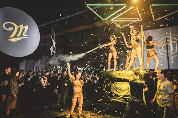 Negro y dorado: los colores