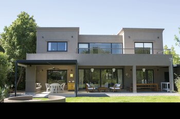 La casa de dos plantas